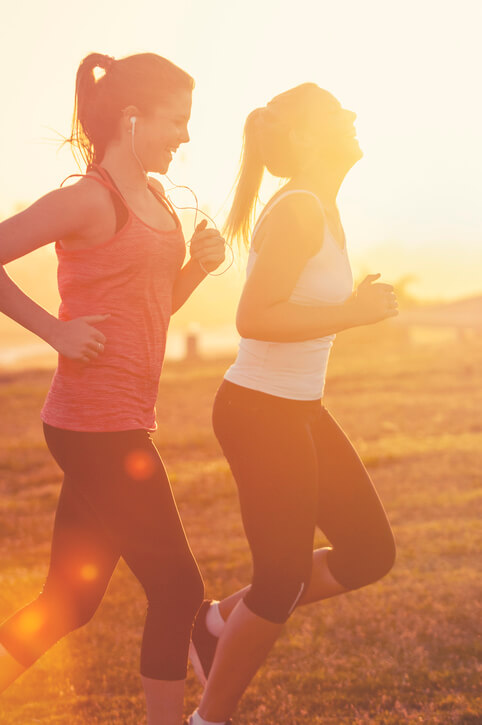 couple of woman running in the golden hour